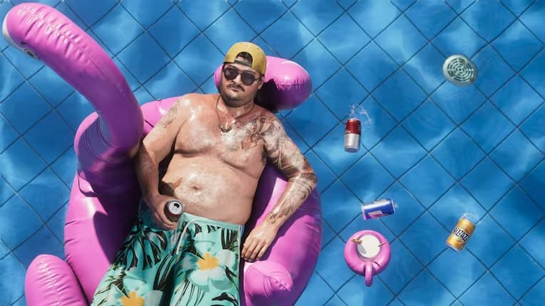 Relax in piscina a Vice City in GTA VI